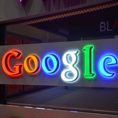 Ηλεκτρική τροφοδοσία προσαρμοστή στην μόδα ακρυλικό 3D LED πλαστικό φωτεινές χαρακτήρες για το μπροστινό μέρος του καταστήματος