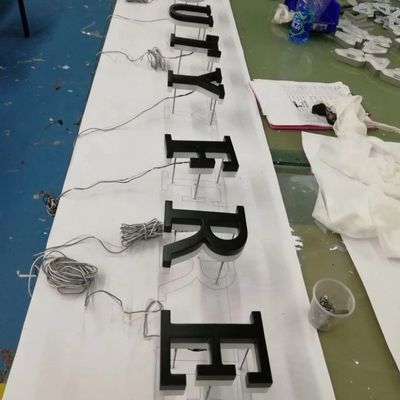 Ηλεκτρική τροφοδοσία συνεχούς ρεύματος φωτισμένα καθρέφτες νεονίου LED για εξωτερική διαφήμιση ψηφιακών πινακίδων