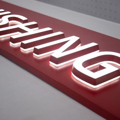 Πηγή φωτός LED Νεόνιο Προσαρμοσμένο χρώμα Ατσάλινη Σημαία γράμματα για εμπορικά κέντρα